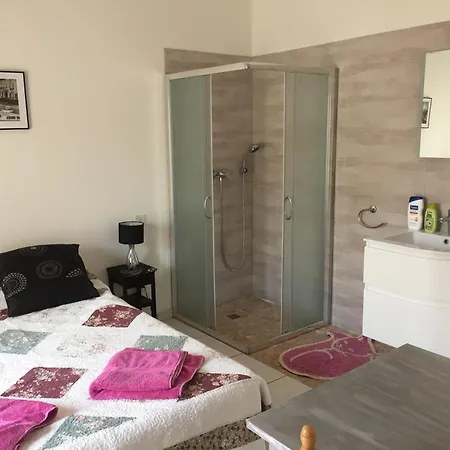 Deux Dans Proche De La بيت ضيافة